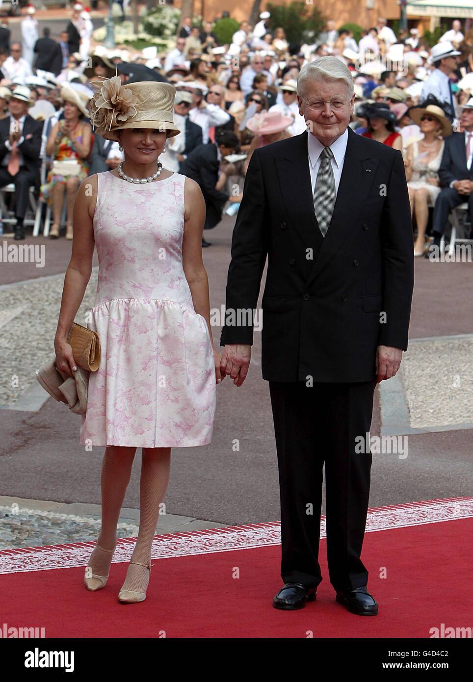 Olafur Ragnar Grimsson, Président de l'Islande et épouse Dorrit arrivant pour le mariage du Prince Albert II de Monaco et de Charlene Wittstock à la place du Palais. Banque D'Images