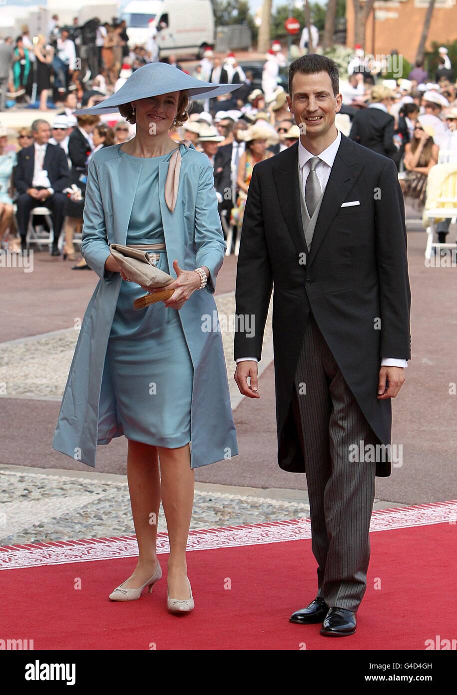 Alois, prince héréditaire du Liechtenstein et Sophie Princesse de Bavière arrivant pour le mariage du prince Albert II de Monaco et de Charlene Wittstock à la place du Palais. Banque D'Images