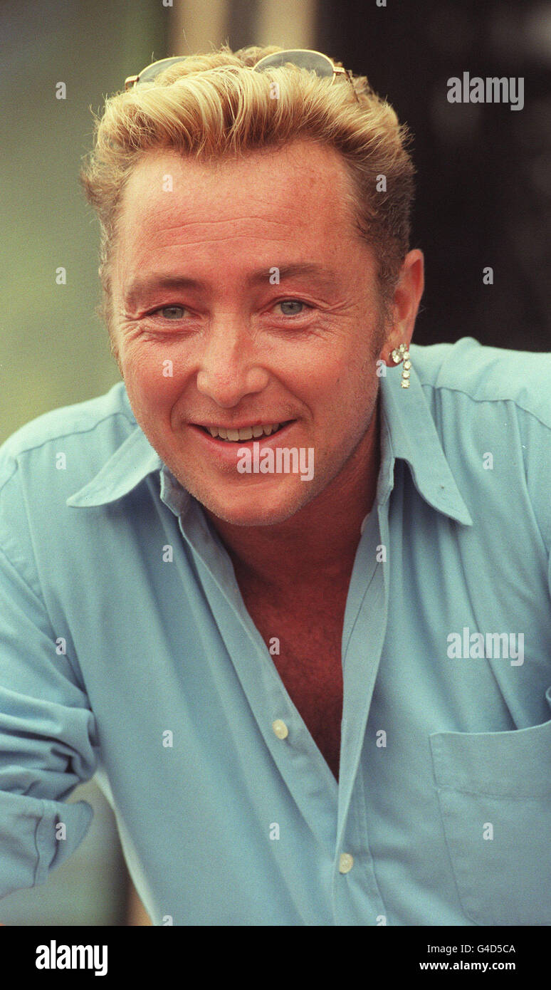 24/7/98 PA NEWS MICHAEL FLATLEY, de 'LORD OF THE DANCE" POSE DANS HYDE PARK LE JOUR AVANT LA DERNIÈRE PERFOMANCE DE L'ÉMISSION. Banque D'Images