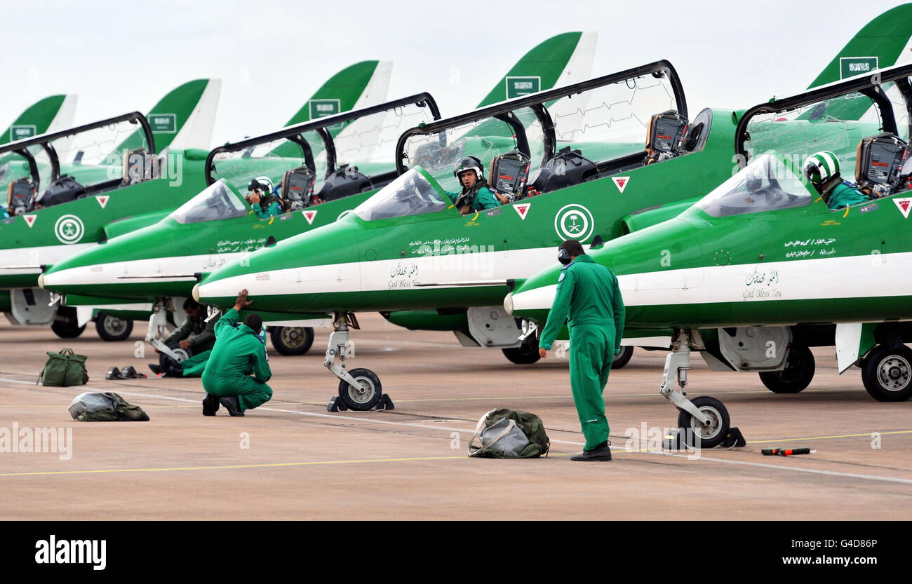 L'équipe d'exposition Saudi Hawks répète à la RAF Fairford en prévision du Royal International Air Tattoo de ce week-end. Banque D'Images