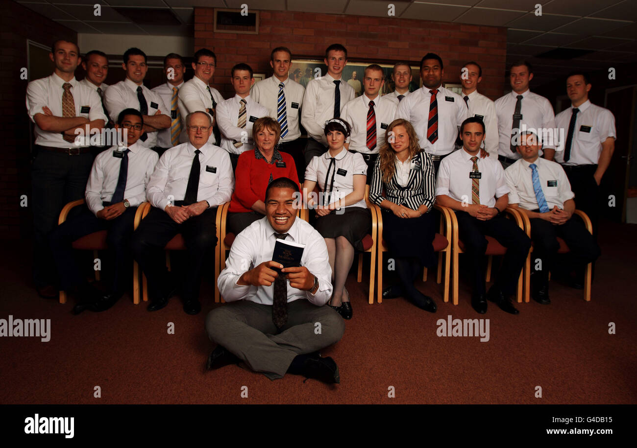 Lagi Setu à l'occasion de ses deux années sabbatiques de la ligue australienne de rugby, pose à l'église des Saints des derniers jours, Rhiwbina, Cardiff. APPUYEZ SUR ASSOCIATION photo. Date de la photo: Mardi 19 juillet 2011. Crédit photo Nick Potts/PA Wire. Banque D'Images