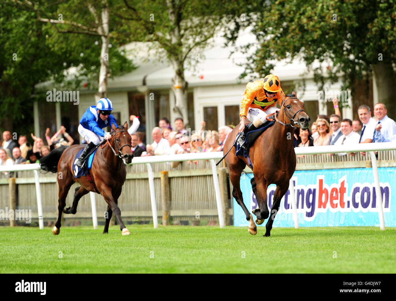 Les courses de chevaux - Le Piper Heidsieck juillet Festival - Mesdames Jour - Newmarket Racecourse Banque D'Images