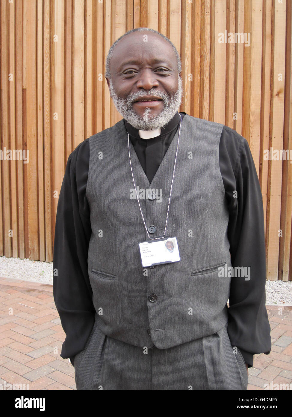 Né en Ouganda, le Vénérable Daniel Kajumba, Archidiacre de Reigate, L'OMS appelle à la nomination de plus de minorités ethniques à des postes de direction dans l'Église d'Angleterre, car l'Église d'Angleterre sera invitée à augmenter le nombre d'anglicans appartenant à des minorités ethniques occupant des postes de haut niveau dans le cadre d'un débat au Synode général aujourd'hui. Banque D'Images