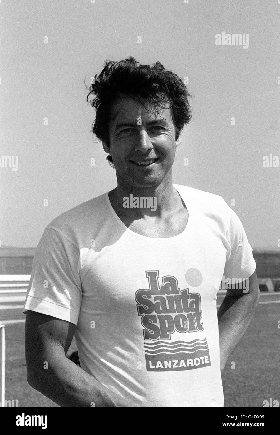 PA NEWS PHOTO 30/5/84 WELSHMAN LYNN DAVIES, 1964 MÉDAILLÉE D'OR OLYMPIQUE DE SAUT LONG À LANZAROTE, OÙ LA SQUAD OLYMPIQUE S'EST FORMÉE Banque D'Images