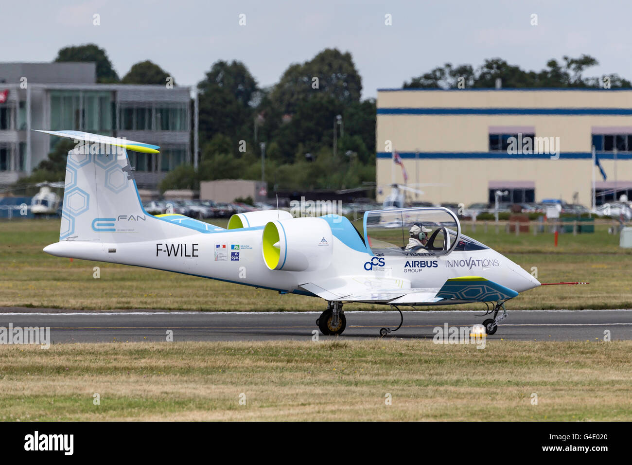 L'Airbus E-Fan est un prototype d'avion électrique mis au point par le Groupe Airbus en démonstration au salon aéronautique de Farnborough. Banque D'Images