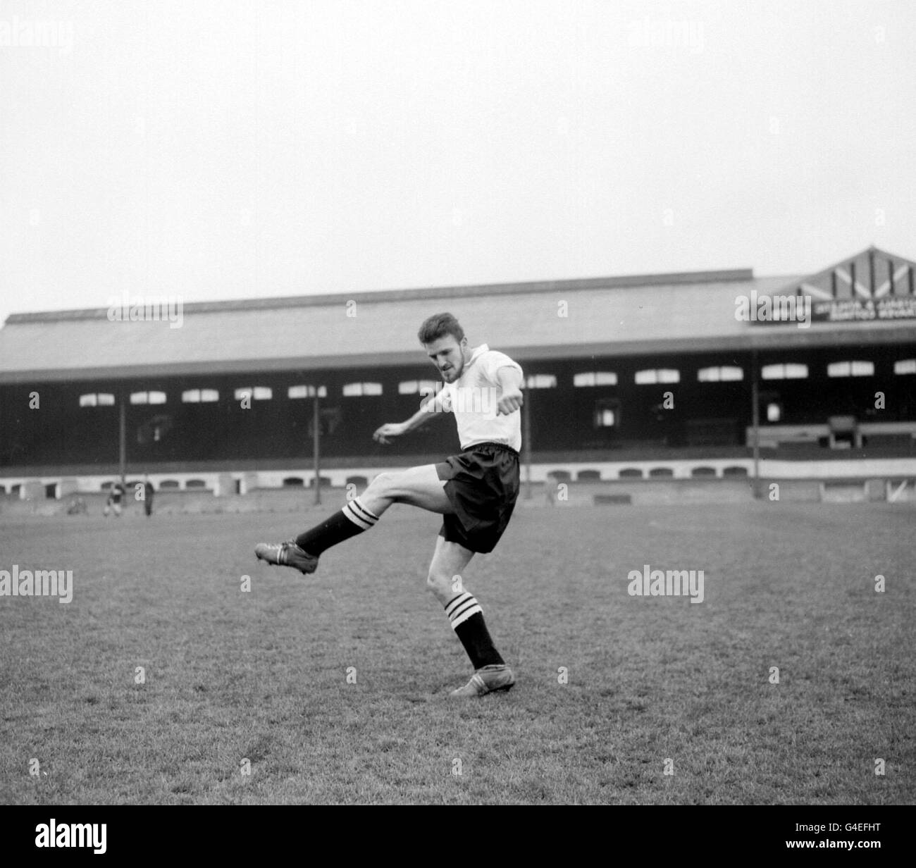 PA NEWS PHOTO : 1/9/60 : JIMMY HILL, Fulham FC à l'intérieur de droite. Banque D'Images