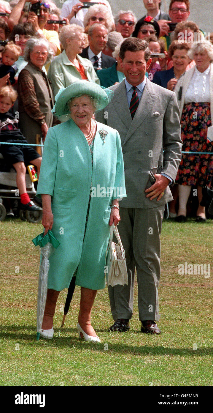 Le prince Charles et la reine mère Banque D'Images