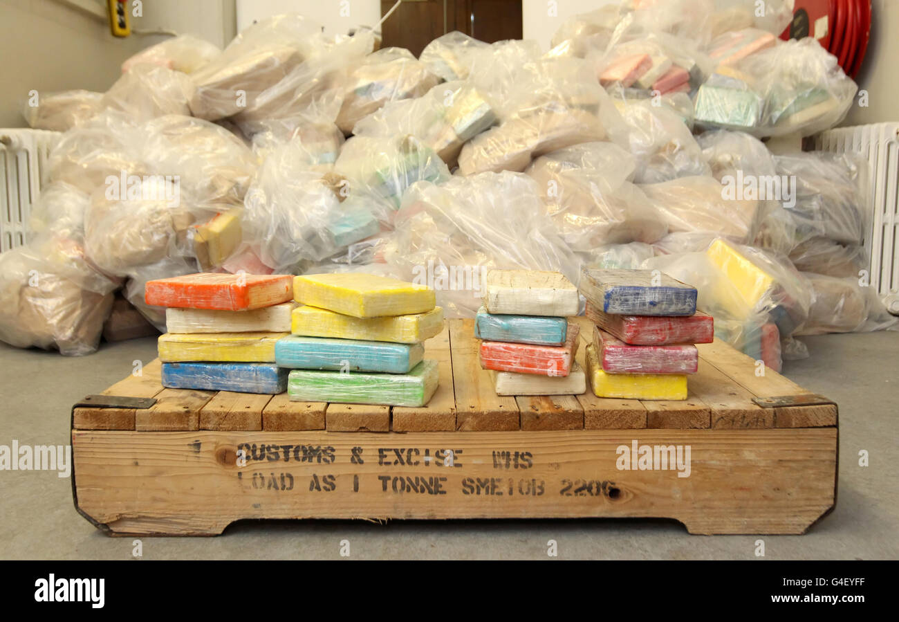 Six détenus après 300 millions de livres de cocaïne saisies Banque D'Images