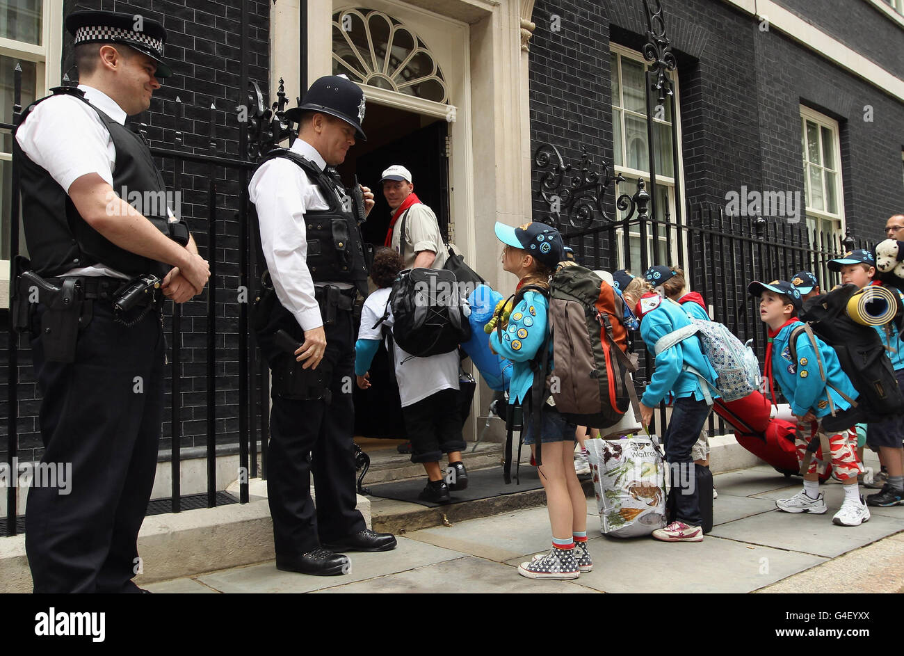 Un groupe de castors arrivent au 10 Downing Street, Londres, pour installer le camp dans le jardin. Banque D'Images
