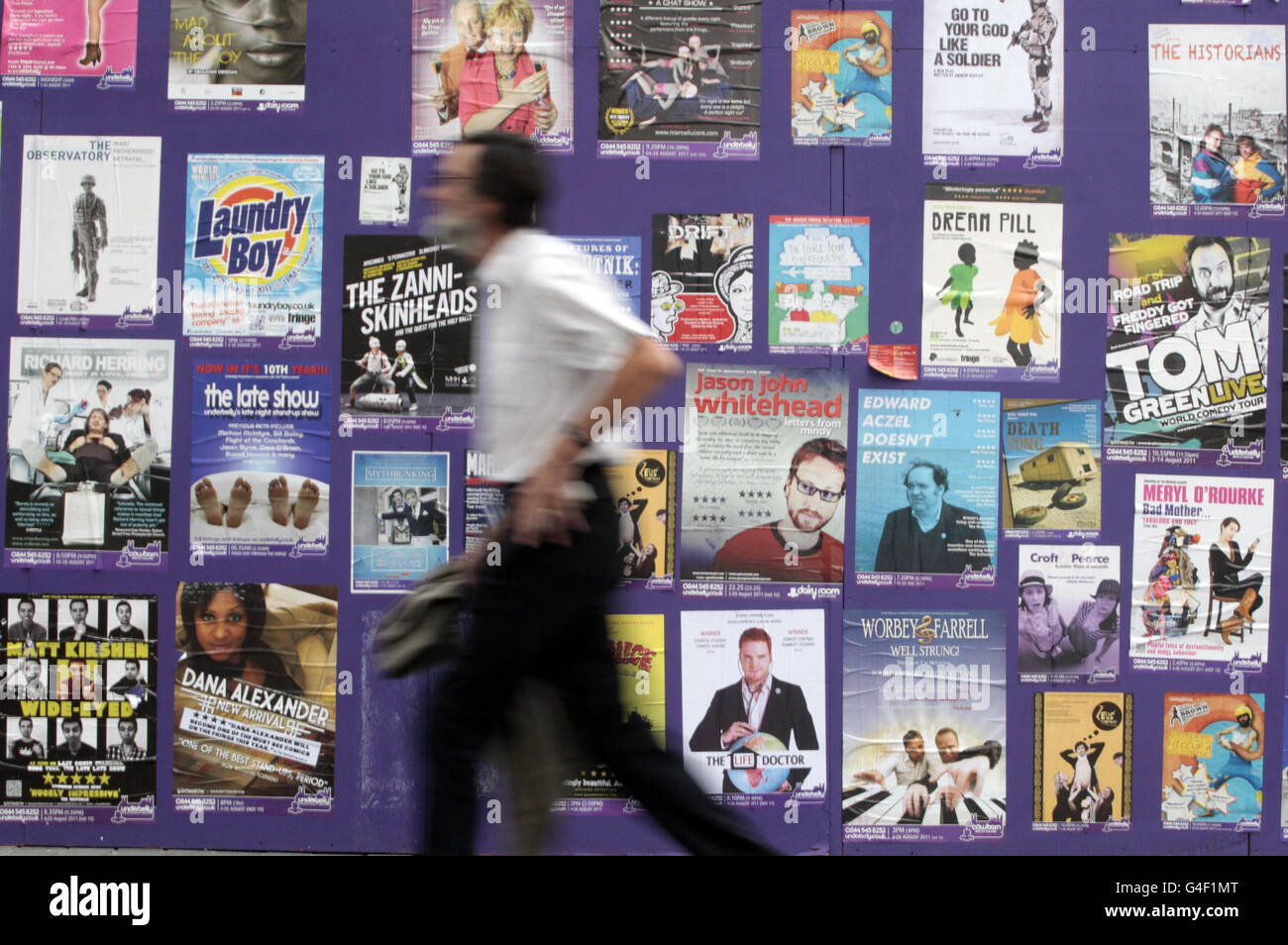 Festival Fringe d'Édimbourg 2011.Des affiches pour les spectacles du Fringe Festival d'Édimbourg bordent les rues du centre-ville. Banque D'Images