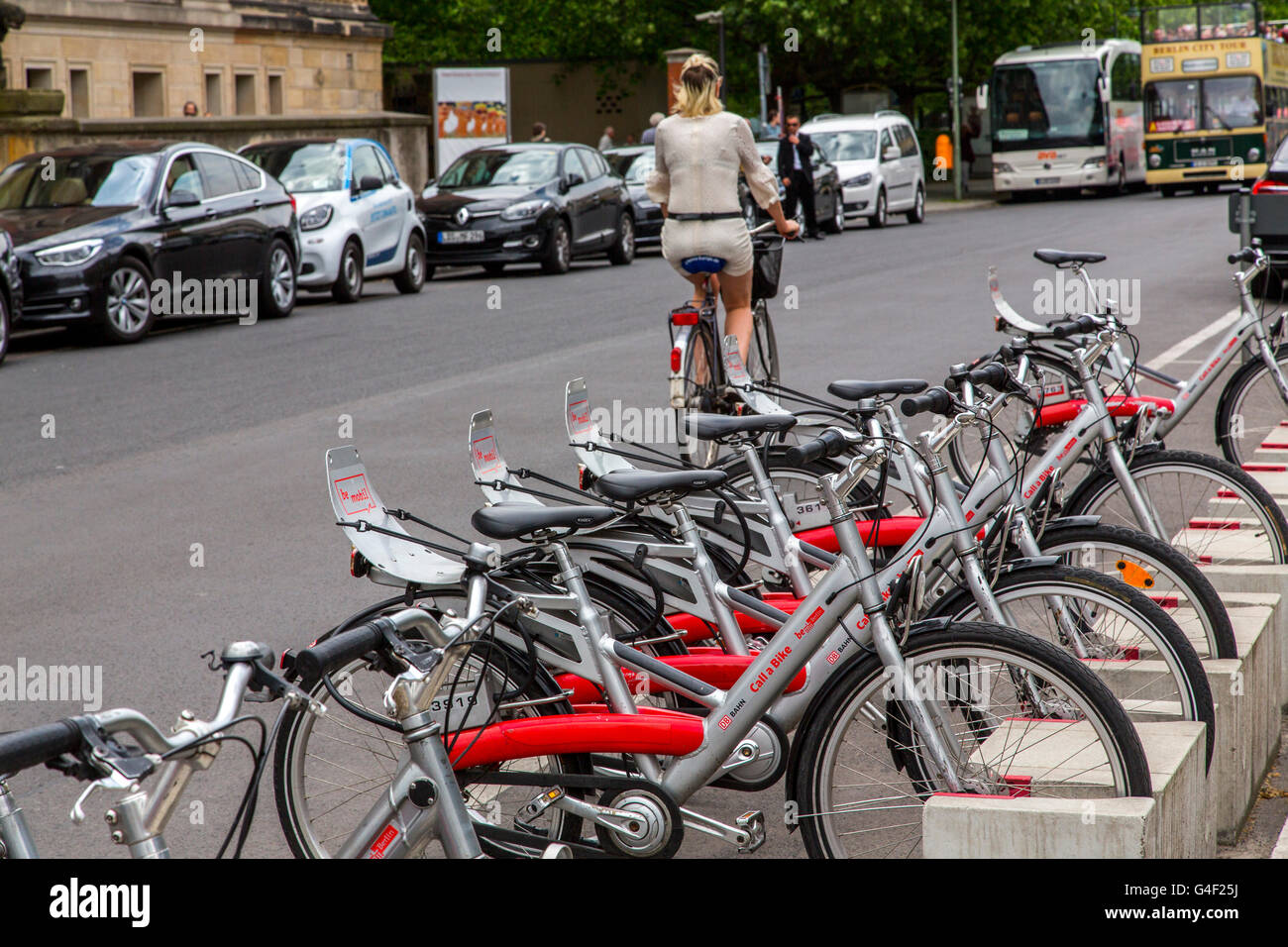 Location de vélos, Location de vélo, station dans un magasin à Berlin, location de vélo à la journée, Banque D'Images