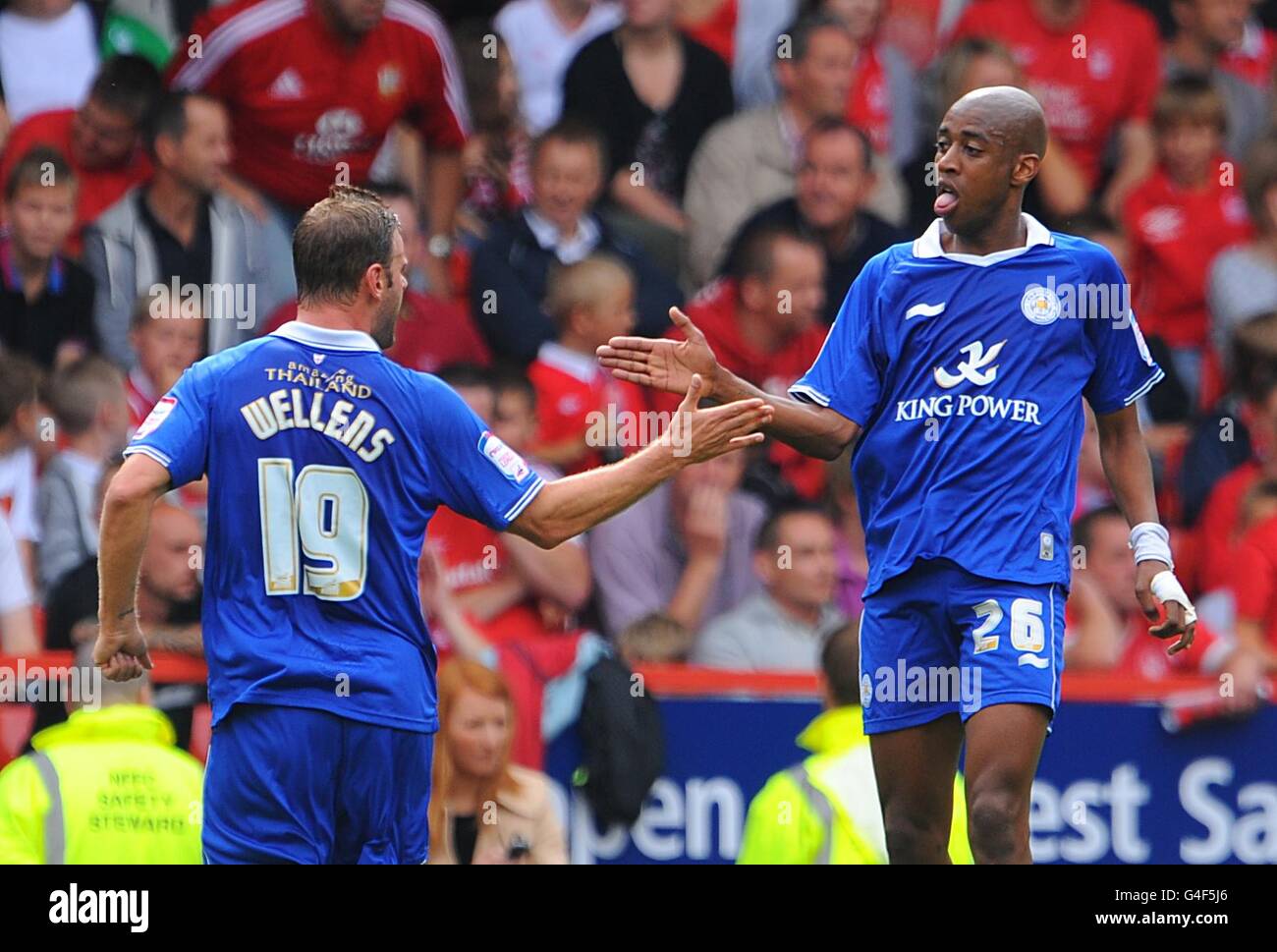 Football - npower football League Championship - Nottingham Forest / Leicester City - City Ground.Le Gelson Fernandes (gith) de Leicester City célèbre avec son coéquipier Richard Wellens (à gauche) après avoir marquant le deuxième but du match Banque D'Images