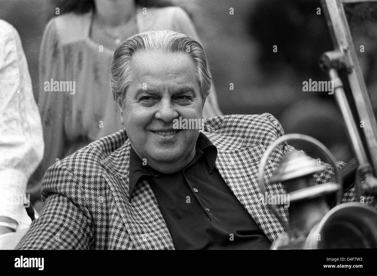 PA NEWS PHOTO 09/04/80 'Albert' Cubby Broccoli À Pinewood Studios, Londres Banque D'Images
