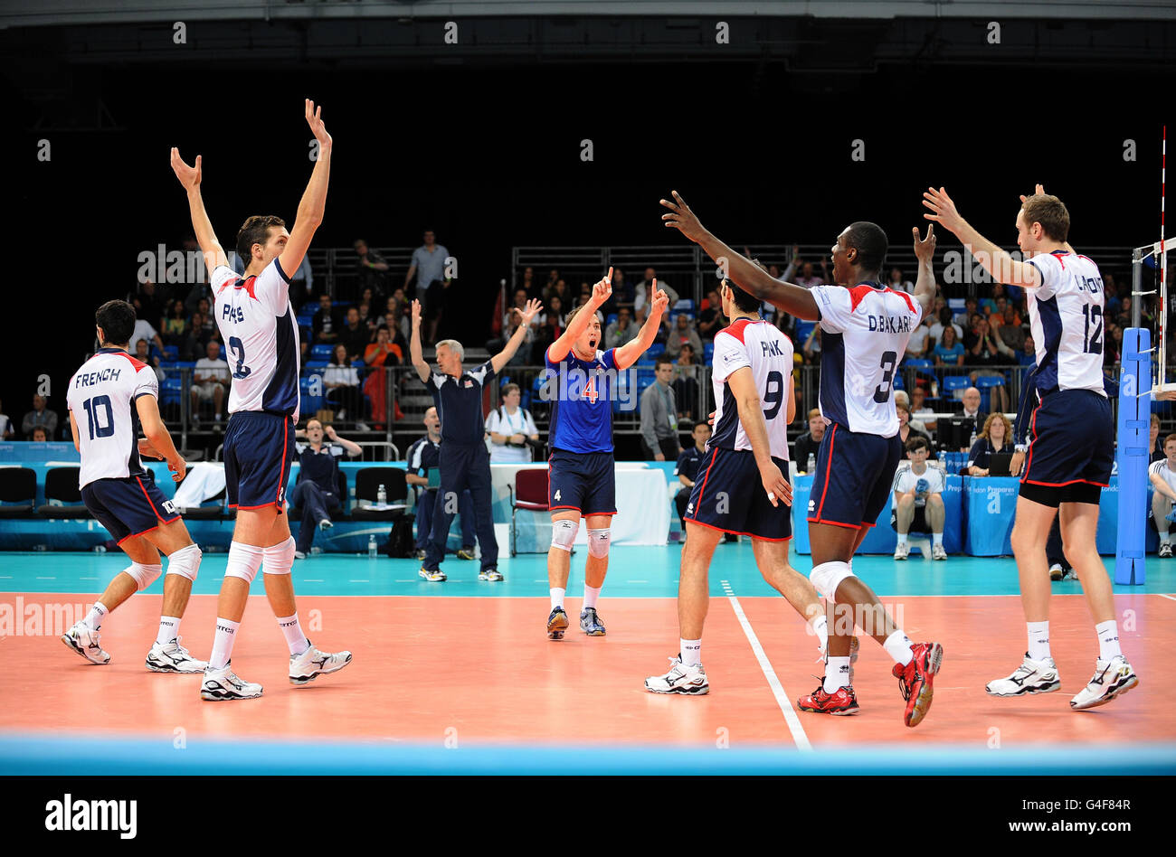 Volley-ball - 2011 London International Invitational - Earls court.Les joueurs de la Grande-Bretagne célèbrent leur victoire sur l'Égypte lors de l'événement international de Londres sur invitation à Earls court Londres. Banque D'Images