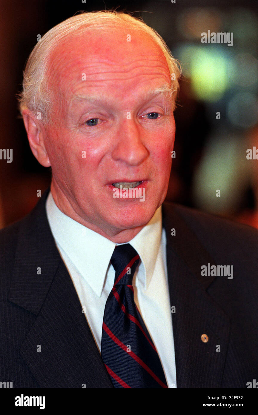 Le Haut-commissaire australien de Londres, M. Philip Flood, qui a voté aujourd'hui (vendredi) pour la première fois aux élections fédérales australiennes au Haut-commissariat de Londres, qui sera le plus grand centre de vote utilisé dans le scrutin.Photo de Ben Curtis/PA. Banque D'Images