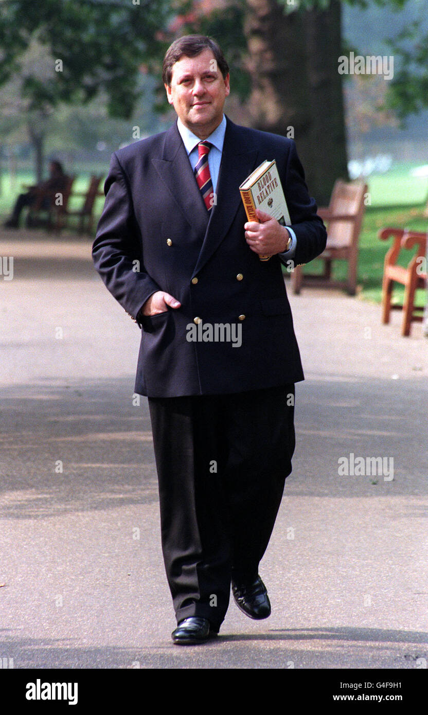 L'écrivain Michael Gray à Londres aujourd'hui (jeudi) pour le lancement de son livre Blood parent. Gray, dont le vrai nom est William Lloyd Lavery, croit qu'il est le petit-fils du tsar Nicolas II assassiné et le fils d'Alexei, qui a été tué avec ses parents, ses sœurs et les serviteurs de sa famille par les bolcheviks en 1918. Voir PA Story SOCIAL Tsar. Photo de Matthew Fearn/PA Banque D'Images