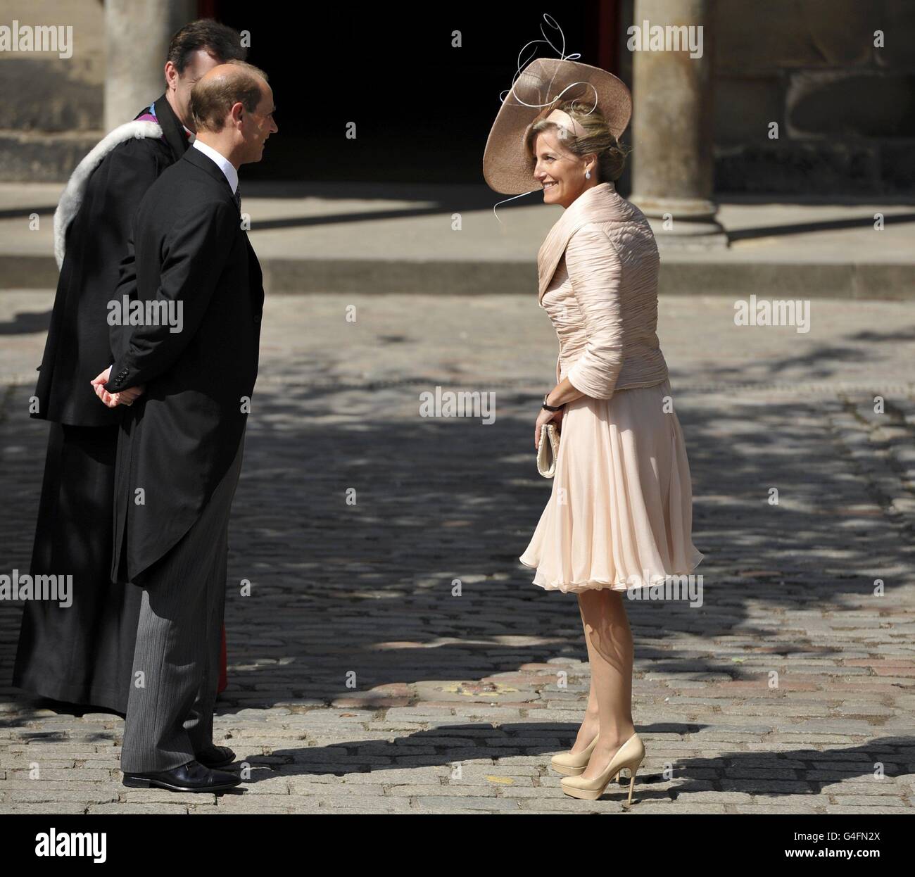 Le comte et la comtesse de Wessex, arrivent pour le mariage entre Zara Phillips et Mike Tindall, à Canongate Kirk à Édimbourg. Banque D'Images