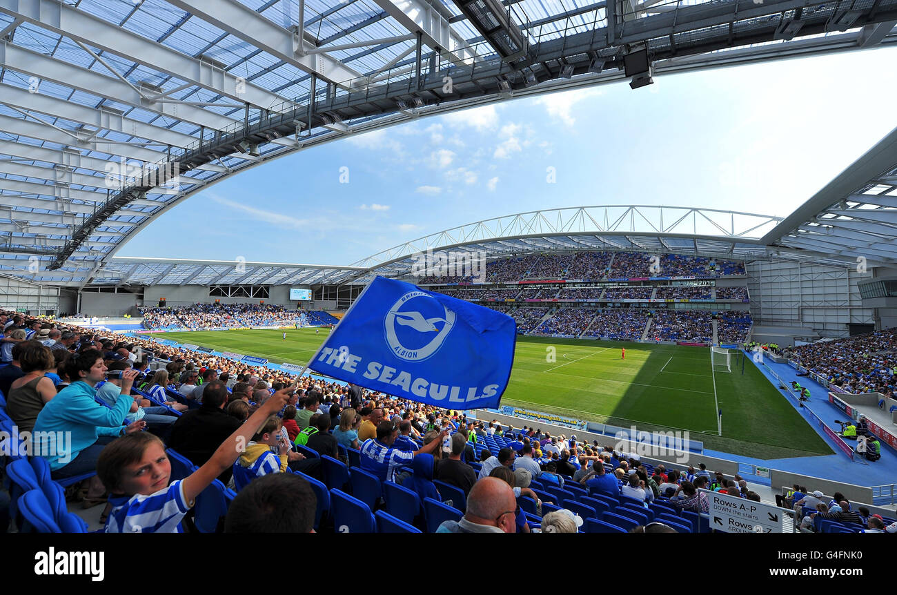 Une vue générale du match pendant la pré-saison amicale au stade communautaire American Express, Brighton. Banque D'Images Une vue générale du match pendant la pré-saison amicale au stade communautaire American Express, Brighton. Banque D'Images
