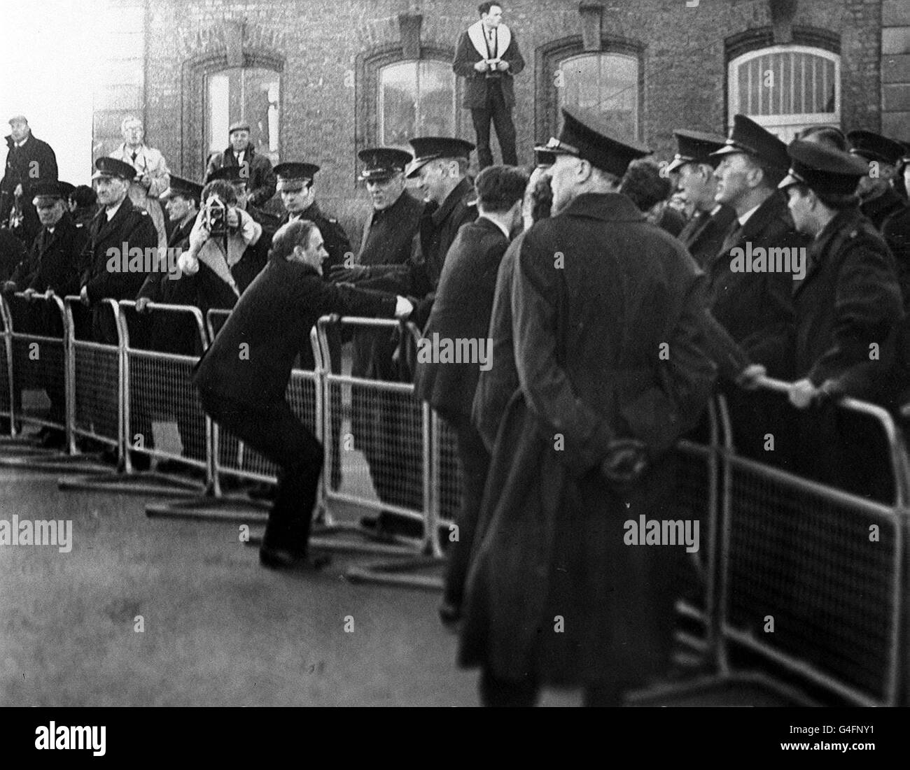 PA NEWS PHOTO 17/11/68 LA SCÈNE À LONDONDERRY EN IRLANDE DU NORD PENDANT LES MANIFESTATIONS DE L'HOMME Banque D'Images