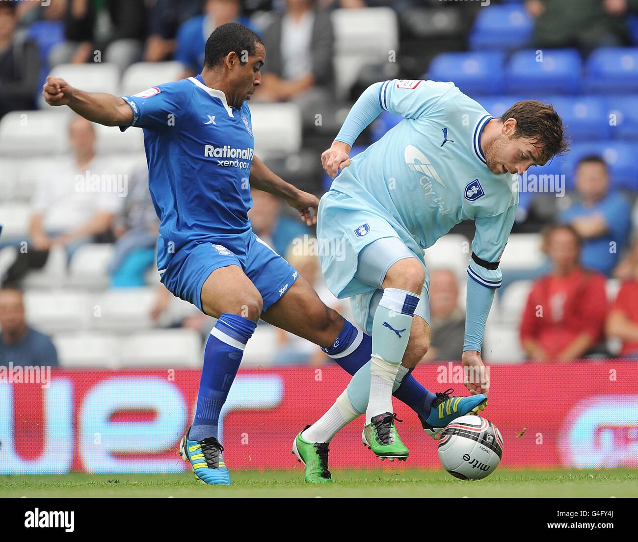 Football - championnat de npower football League - Birmingham City / Coventry City - St Andrew's.Jean Beauséjour de Birmingham (à gauche) et Richard Keogh de Coventry City (à droite) en action Banque D'Images