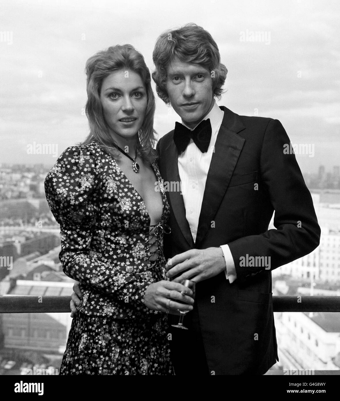 MICHAEL CRAWFORD : 1974.PA NEWS PHOTO 31/1/74 ACTEUR MICHAEL CRAWFORD AVEC FEMME GABRIELLE À LONDRES Banque D'Images