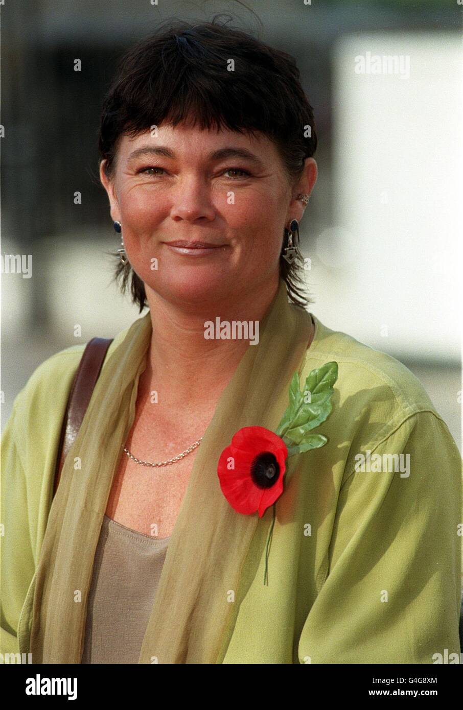 TRACY EDWARDS, LE PREMIER YACHTSWOMAN À TERMINER LA COURSE DE YACHT DE WHITBREAD AUTOUR DU MONDE AVEC UNE ÉQUIPE ENTIÈREMENT FÉMININE, À LONDRES APRÈS AVOIR RENCONTRÉ LE PREMIER MINISTRE TONY BLAIR À L'OCCASION DES PRIX 1998 DE L'ASSOCIATION ROYALE POUR LES PERSONNES HANDICAPÉES ET LA RÉADAPTATION 'PEOPLE OF THE YEAR'. Banque D'Images