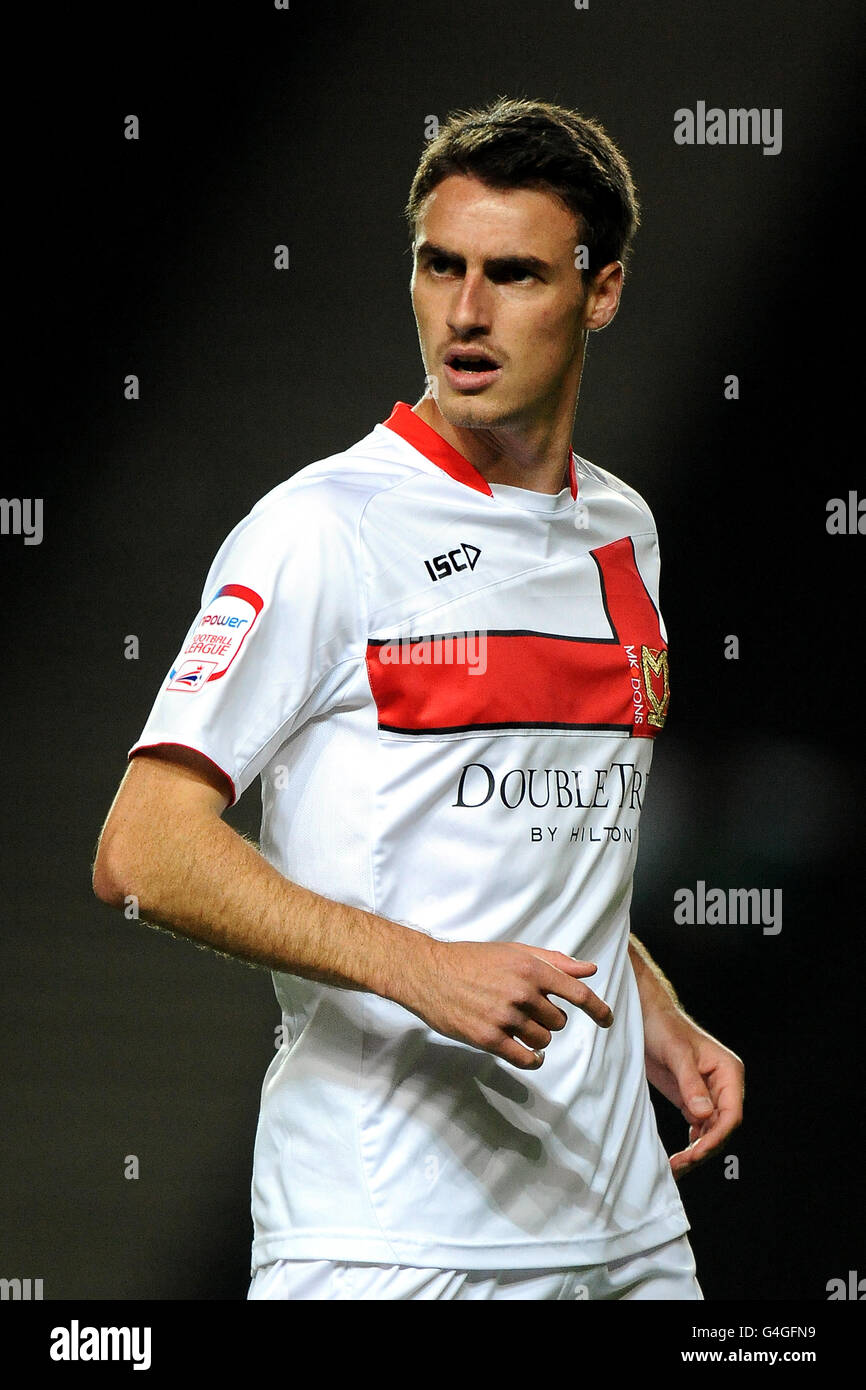 Football - Carling Cup - deuxième tour - Milton Keynes dons / Brentford - Stadium:mk. Darren Potter, Dons MK Banque D'Images