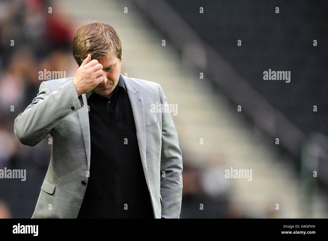 Football - Carling Cup - deuxième tour - Milton Keynes dons / Brentford - Stadium:mk. Karl Robinson, directeur de la Dons de Milton Keynes Banque D'Images