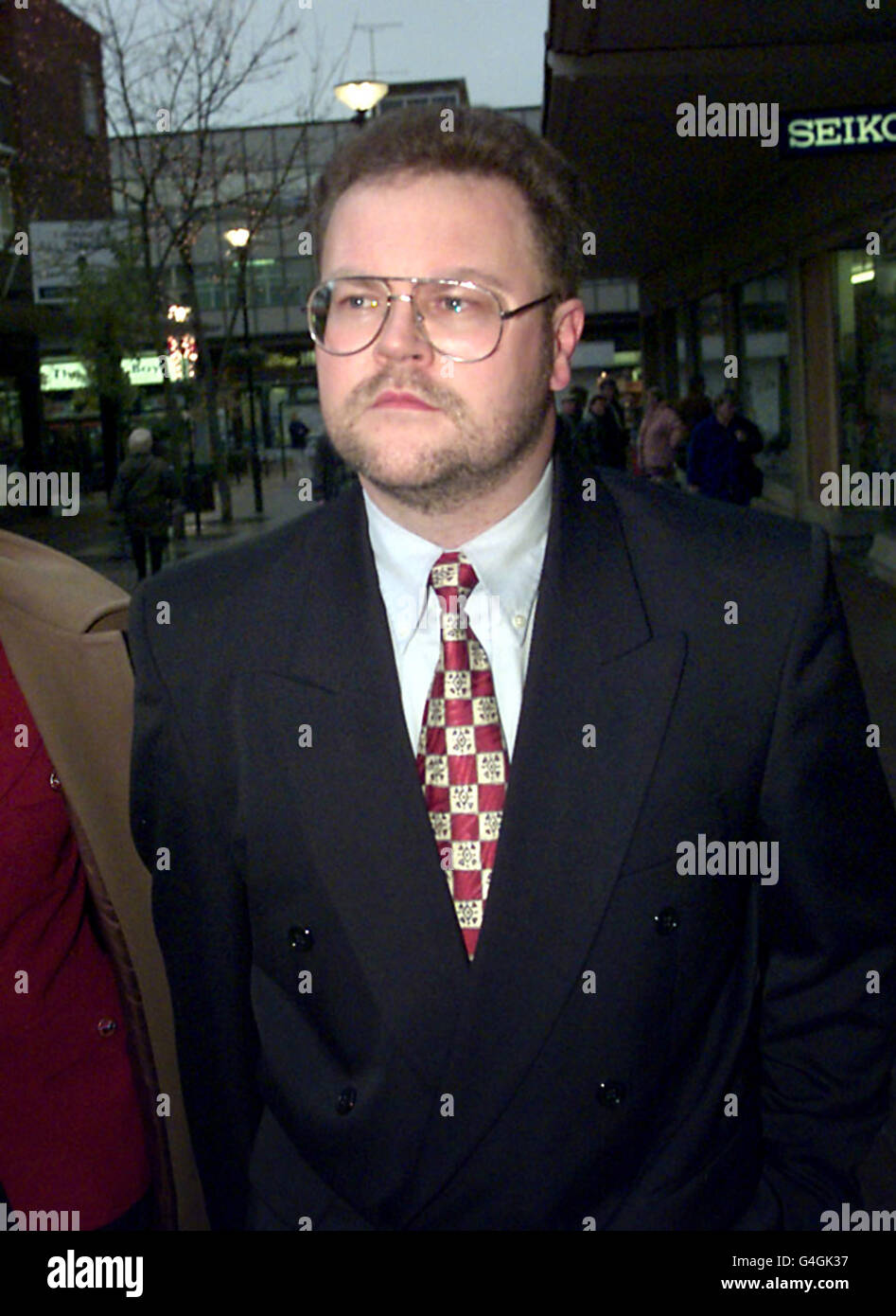 Anthony Burstow, 39 ans, quitte le tribunal de première instance de Bracknell aujourd'hui (vendredi) où il est accusé de harcèlement de Tracey Morgan, 30 ans, sur une période de six ans.Photo Tim Ockenden /PA EDI.Voir PA Story COURTS Stalker. Banque D'Images