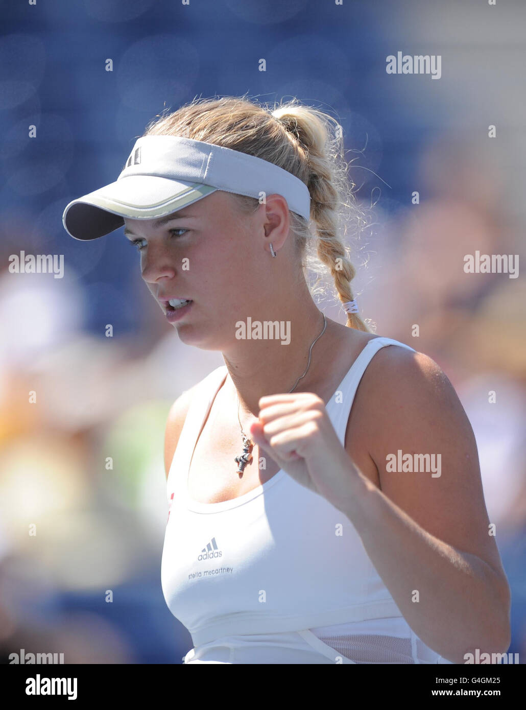 Tennis - 2011 US Open - deuxième jour - Flushing Meadows.Caroline Wozniacki au Danemark en action contre Nuria Llagostera en Espagne pendant le deuxième jour de l'US Open à Flushing Meadows, New York, Etats-Unis. Banque D'Images