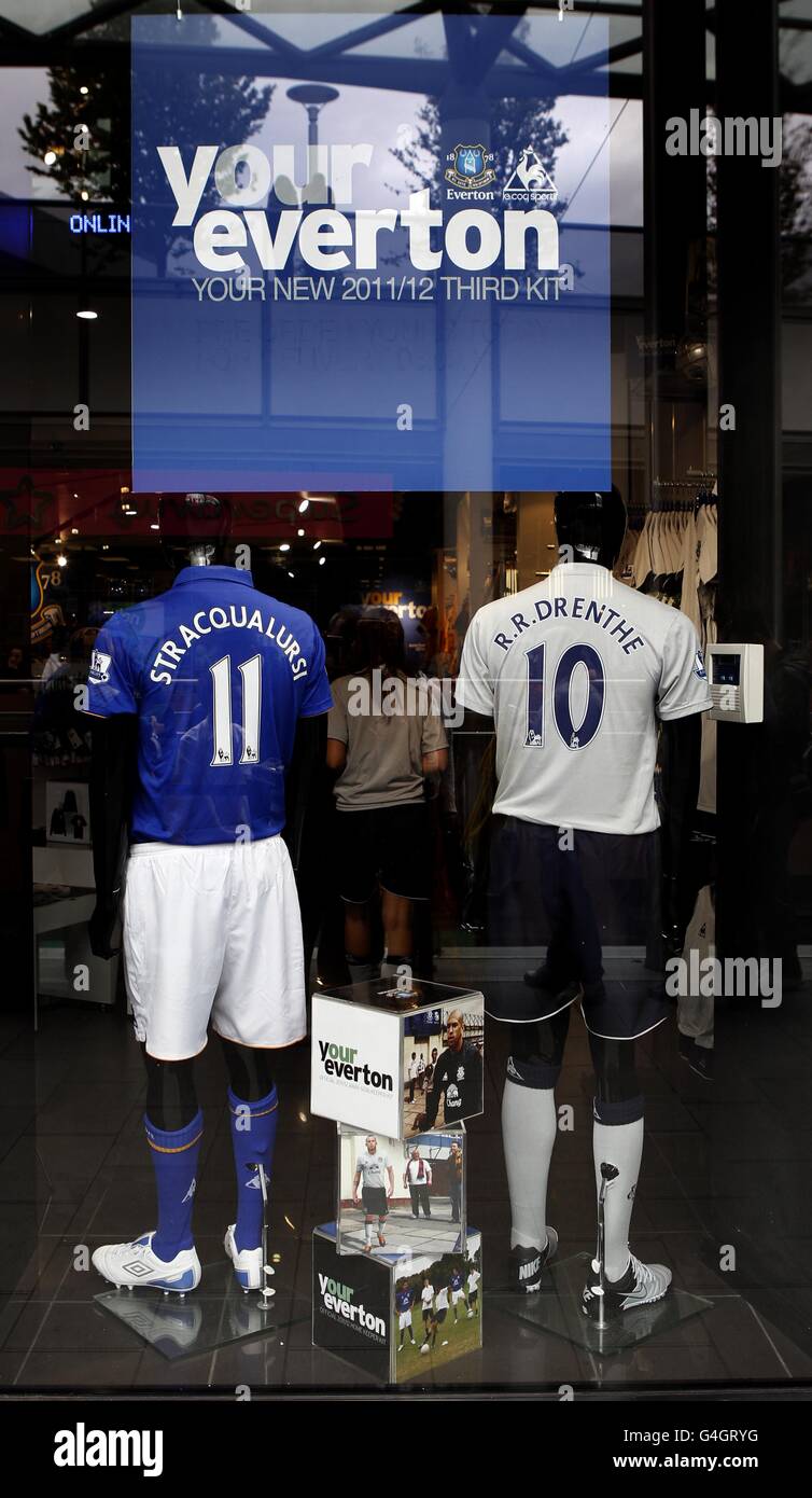 Le nouveau troisième kit à domicile d'Everton est exposé lors du lancement du troisième kit du club à Everton Two, Liverpool. APPUYEZ SUR ASSOCIATION photo. Date de la photo : jeudi 8 septembre 2011. Le crédit photo devrait se lire comme suit : Peter Byrne/PA Wire. RESTRICTIONS : aucune utilisation avec des fichiers audio, vidéo, données, listes de présentoirs, logos de clubs/ligue ou services « en direct » non autorisés. Utilisation en ligne limitée à 45 images, pas d'émulation vidéo. Aucune utilisation dans les Paris, les jeux ou les publications de club/ligue/joueur unique. Banque D'Images