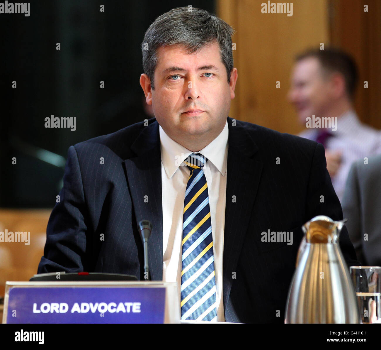 Le très honorable Frank Mulholland QC, Lord Advocate avant de témoigner devant le comité sur le projet de loi sur le comportement offensant au football et les communications menaçantes (Écosse) au Parlement écossais. Banque D'Images