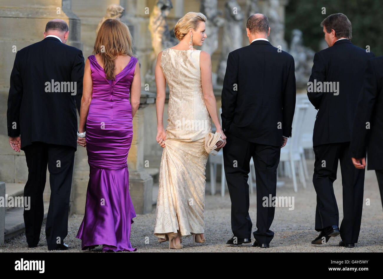 Le Prince Albert II de Monaco et la femme Princesse Charlene (au centre) au Harewood Hall de Leeds, où le 50e anniversaire du Variety Club est célébré. Banque D'Images