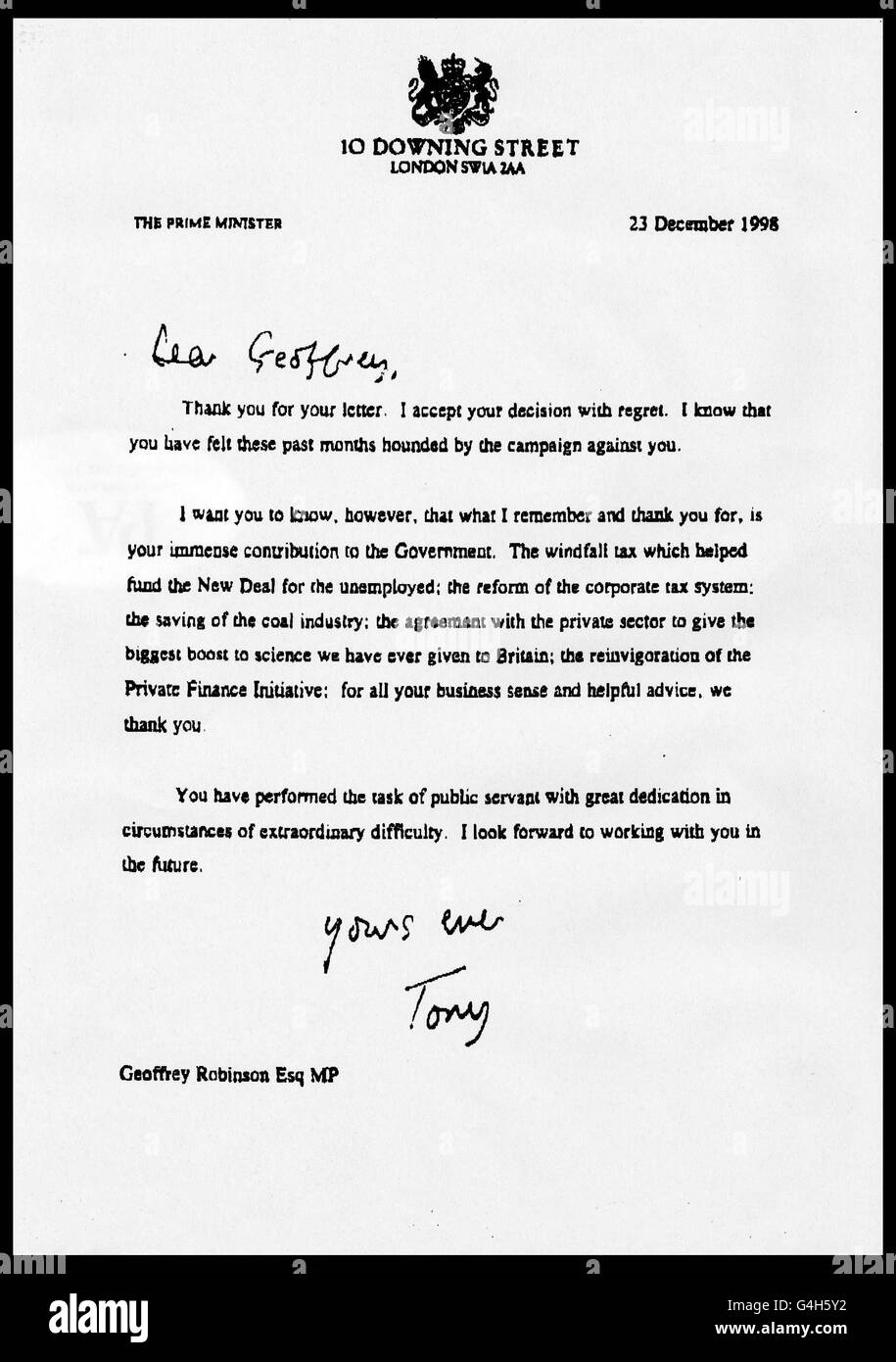 Lettre du premier ministre Tony Blair acceptant la démission de Tony Robinson, écrite aujourd'hui (mercredi). PA. Banque D'Images