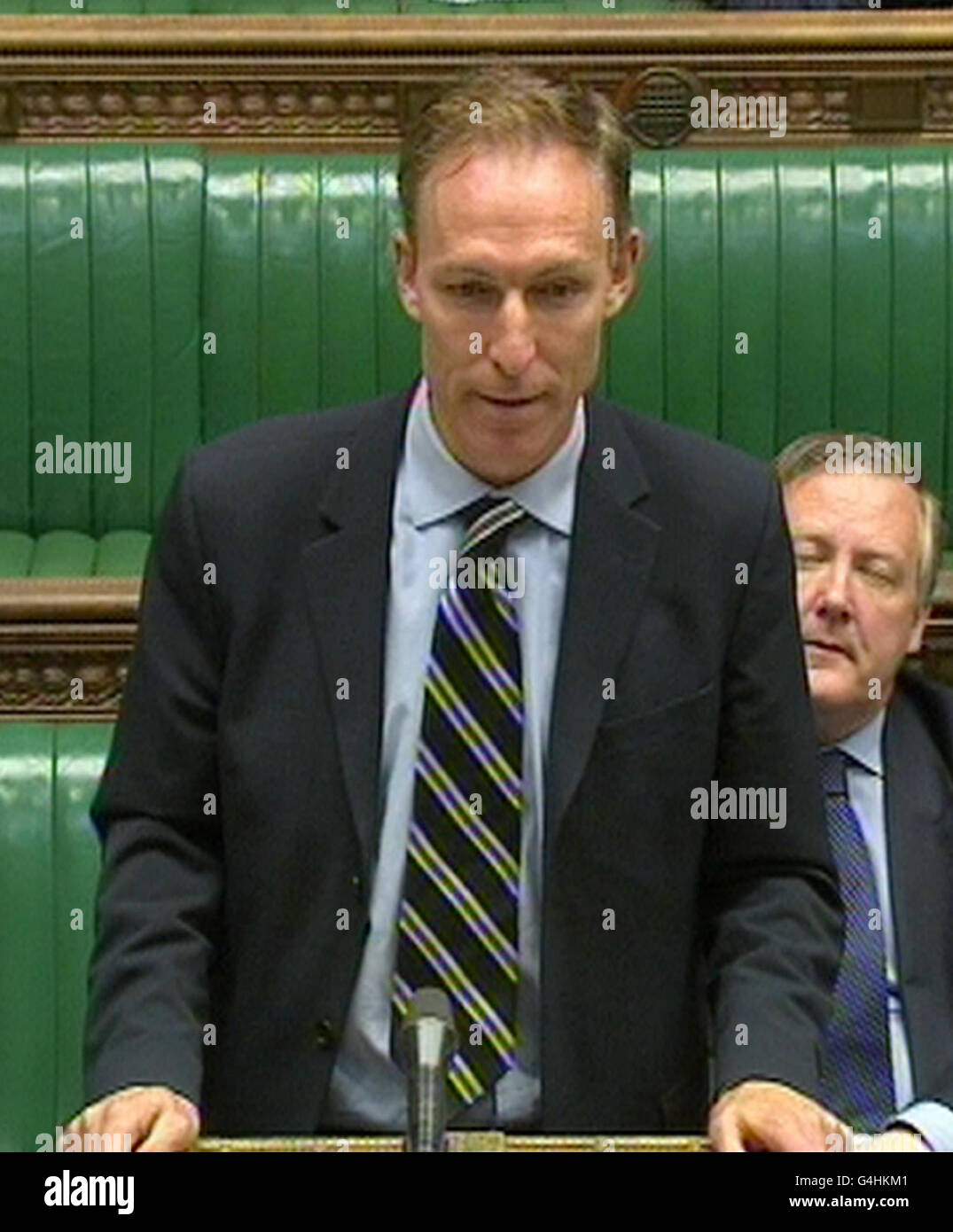 Le secrétaire de la Défense fantôme Jim Murphy répond à la déclaration du secrétaire de la Défense Liam Fox à la Chambre des communes de Londres, alors que l'enquête publique sur la mort de Baha Mousa concluait qu'il avait « un épisode effroyable de violence gratuite grave ». Banque D'Images