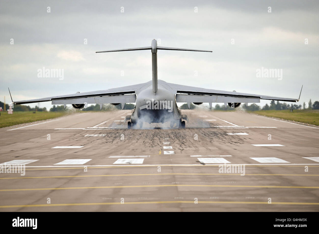 Un avion C-17 de la RAF atterrit à la RAF Brize Norton pour le premier rapatriement à la base depuis plus de 4 ans. Banque D'Images