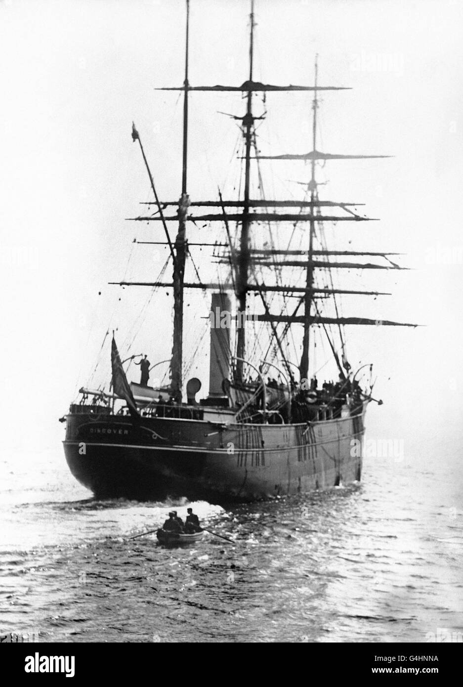 RRS Discovery a été le dernier navire à trois mâts en bois à être construit dans les îles britanniques et a été lancé le 21 mars 1901, conçu pour la recherche en Antarctique. Sa première mission a été l'expédition nationale britannique en Antarctique, transportant Robert Falcon Scott et Ernest Shackleton lors de leur premier voyage réussi en Antarctique, connu sous le nom d'expédition découverte, en 1901 Banque D'Images