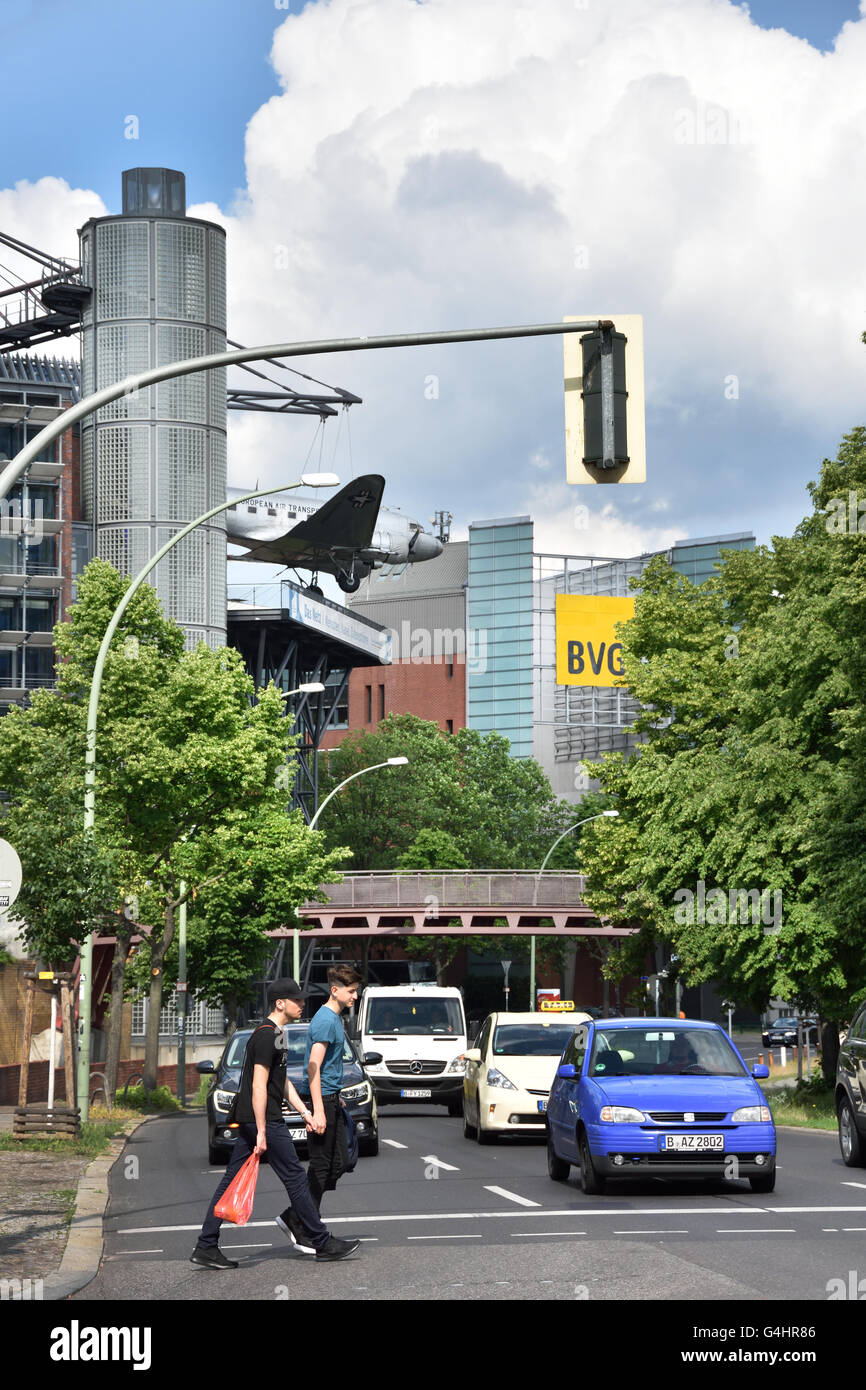 Musée allemand de la Technologie Berlin Allemagne ( C-47 Skytrain candy bomber ) Banque D'Images