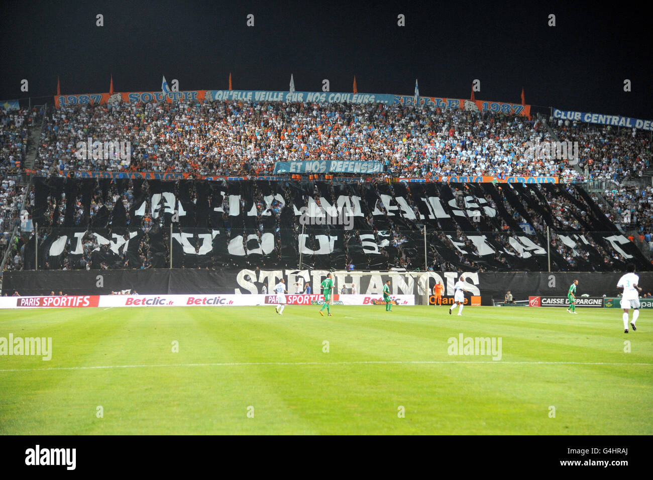 Une vue générale des fans de l'Olympique de Marseille dans le supports Banque D'Images