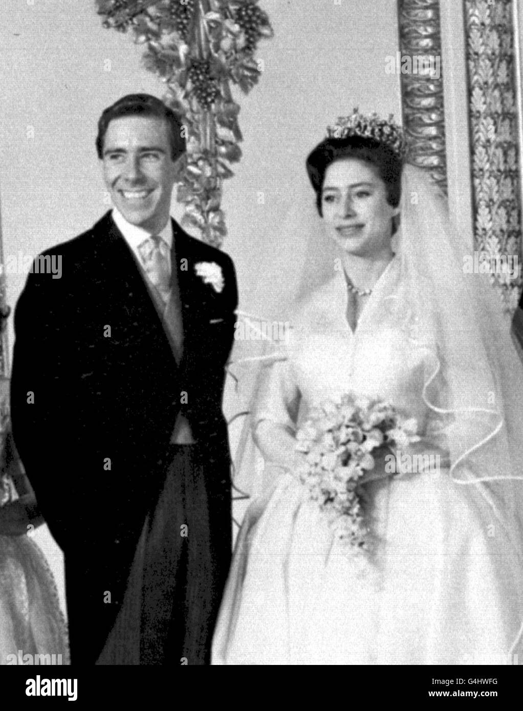 La princesse Margaret et Antony Armstrong-Jones au palais de Buckingham après leur cérémonie de mariage à l'abbaye de Westminster à Londres. Banque D'Images