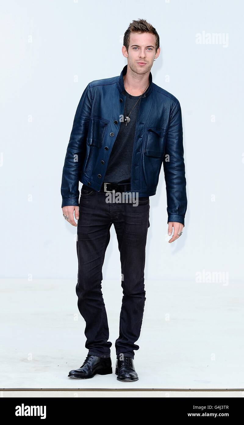 Luke Treadaway arrive pour le spectacle de la passerelle Burberry, pendant la semaine de la mode de Londres, à Kensington Gardens, Kensington Gore, SW7. Banque D'Images