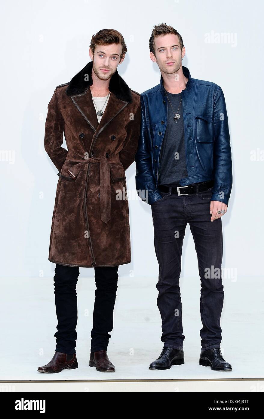 Harry (à gauche) et Luke Treadaway arrivent pour le spectacle de la passerelle de Burberry, pendant la semaine de la mode de Londres, à Kensington Gardens, Kensington Gore, SW7. Banque D'Images