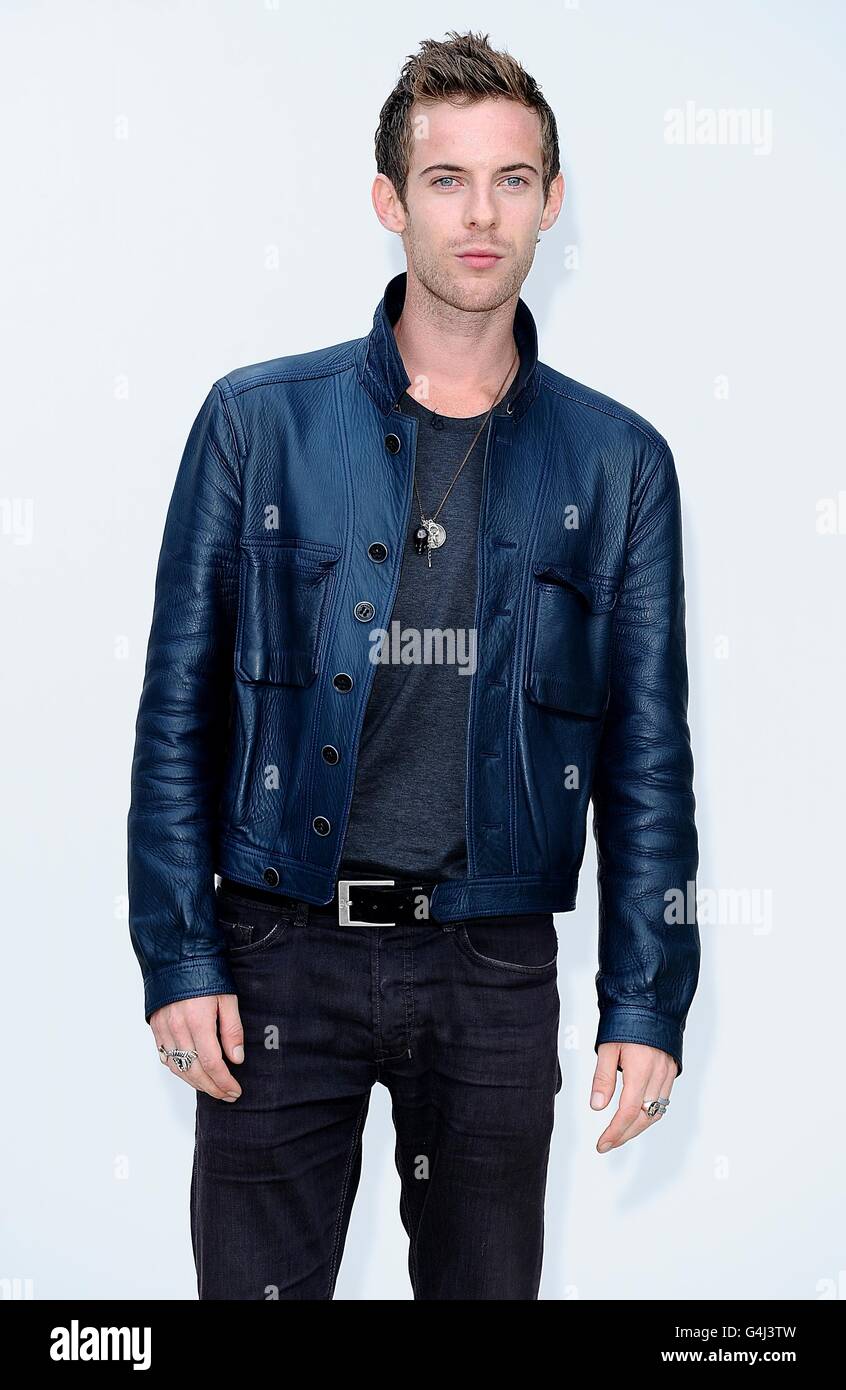 Luke Treadaway arrive pour le spectacle de la passerelle Burberry, pendant la semaine de la mode de Londres, à Kensington Gardens, Kensington Gore, SW7. Banque D'Images