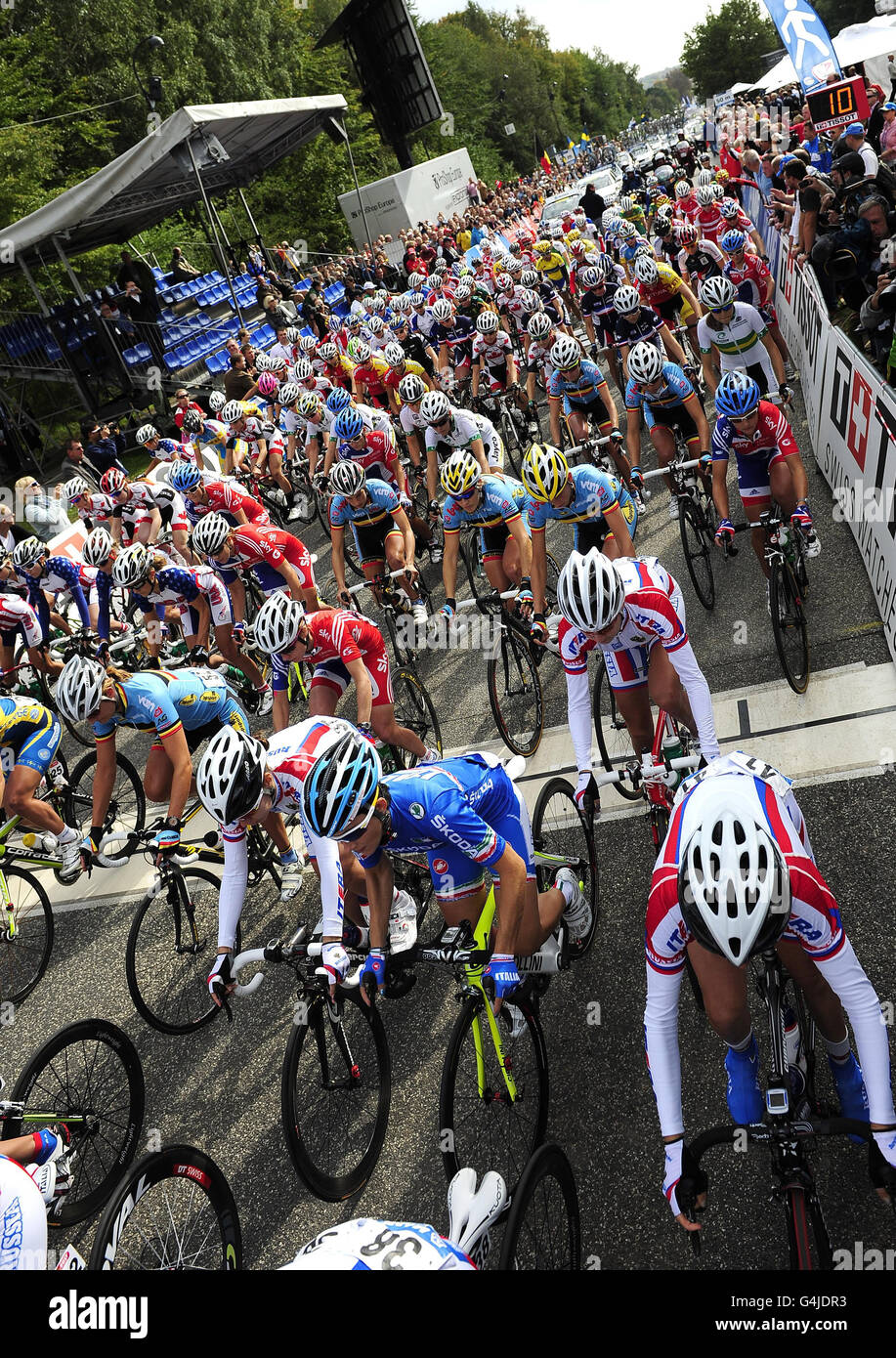 La course Elite Road Race pour femmes, qui comprend une équipe britannique forte avec Nicole Cooke, championne olympique, aux côtés de Lizzie Armitstead et d'Emma Pooley, commence le sixième jour des Championnats du monde UCI Road Race, à Copenhague. Banque D'Images