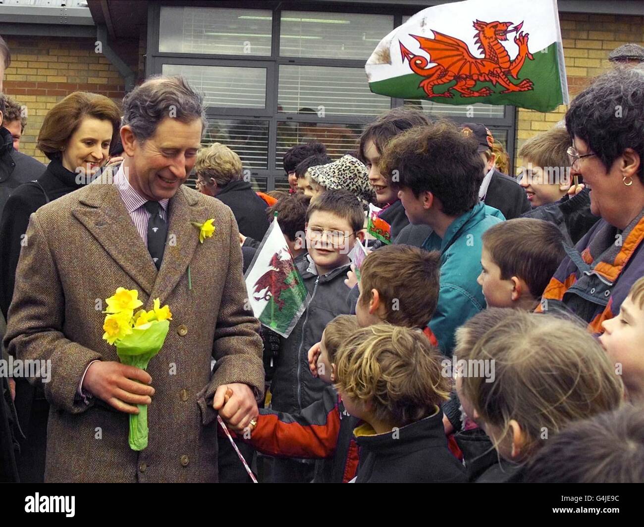 Le Prince de Galles rencontre le public lorsqu'il visite Brickfield Pond aujourd'hui (jeudi) à Rhyl, au pays de Galles. Photo par Reuter WPA ROTA. Banque D'Images