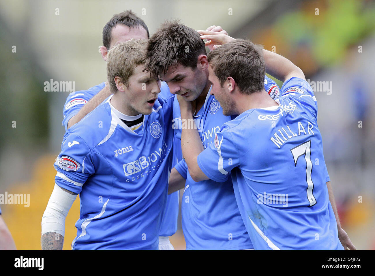 Cillian Sheridan de St Johnstone célèbre son premier but contre le cœur de Midlothian avec William Gibson et Chris Millar (à droite) lors du match de la Clydesdale Bank Scottish Premier League au McDiarmid Park, à St Johnstone. Banque D'Images