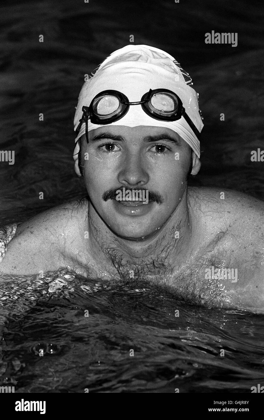 DAVID WILKIE, QUI A BATTU LE RECORD DU MONDE SUR LE CHEMIN DE LA VICTOIRE DE LA MÉDAILLE D'OR DANS LES 200 MÈTRES BRESTSTROKE AUX JEUX OLYMPIQUES DE MONTRÉAL 1976. Banque D'Images DAVID WILKIE, QUI A BATTU LE RECORD DU MONDE SUR LE CHEMIN DE LA VICTOIRE DE LA MÉDAILLE D'OR DANS LES 200 MÈTRES BRESTSTROKE AUX JEUX OLYMPIQUES DE MONTRÉAL 1976. Banque D'Images