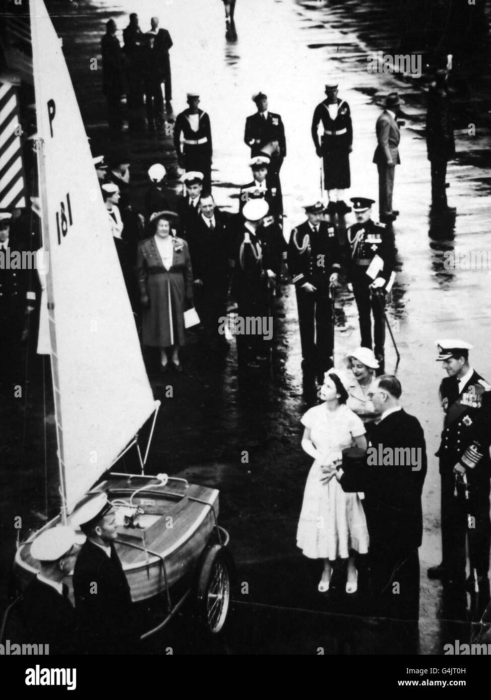 La Reine à Auckland, en Nouvelle-Zélande, comme elle a reçu le yacht présenté au Prince Charles par le conseil du port d'Auckland. Banque D'Images