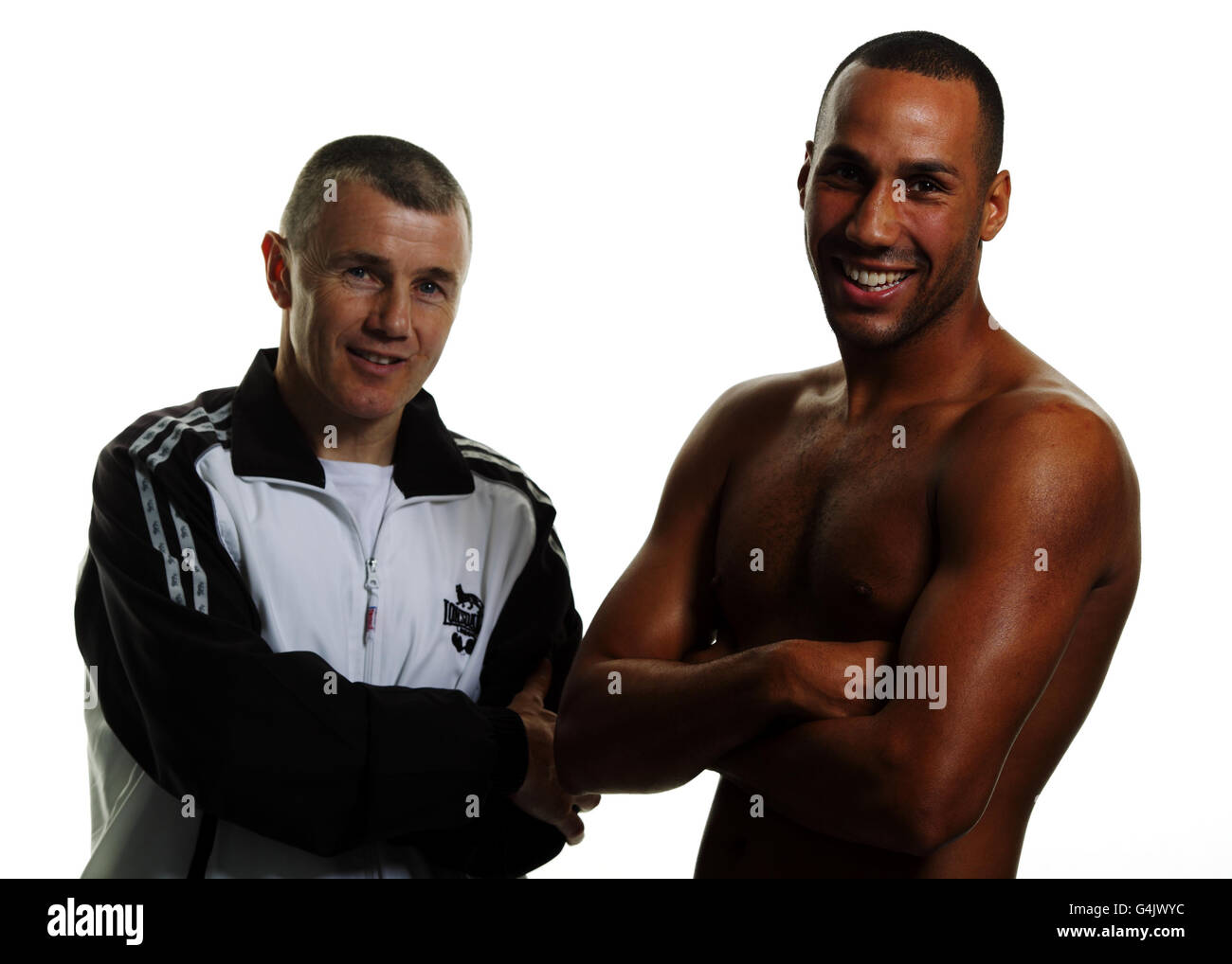 Le boxeur James DeGale et l'entraîneur Jim McDonald posent pour une photo après le lancement du nouveau canal de boxe Box Nation lors d'une conférence de presse à l'O2 Arena, Londres. Banque D'Images