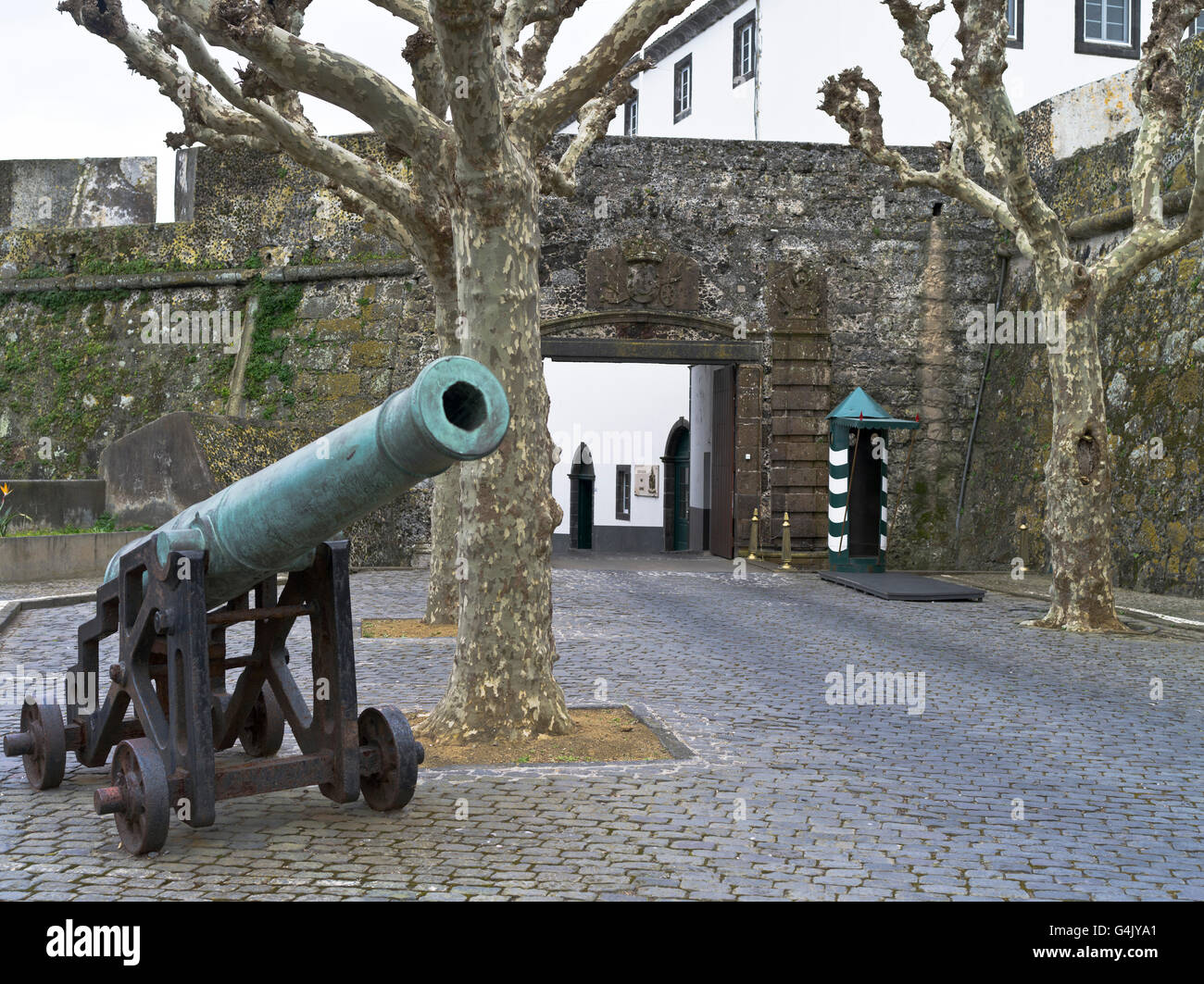 Dh Ponta Delgada Açores l'île de São Miguel Entrée de Sao Bras fort château et musée militaire Banque D'Images